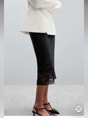 Classic Black Midi Skirt with Lace Hem and Elastic Band